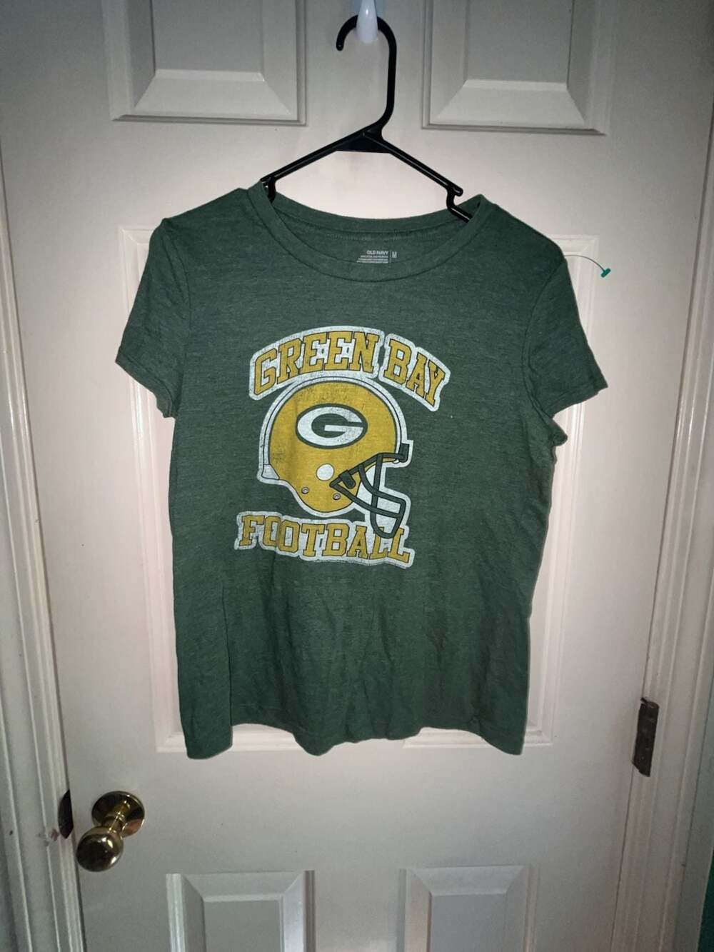 Old Navy Green Bay Packers Vintage Distressed Helmet Graphic T-Shirt